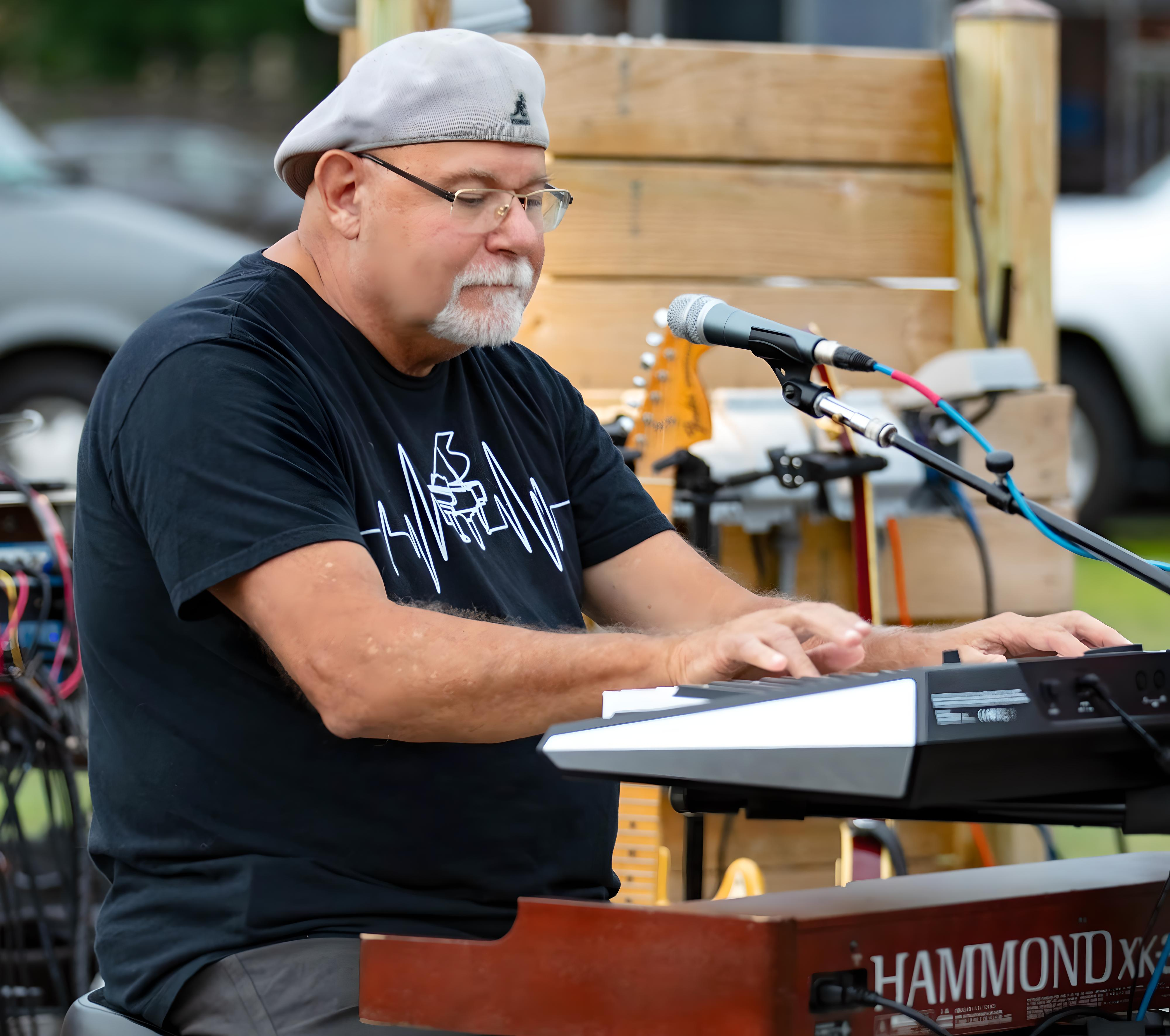 Frank Rapone - Keyboards & Vocals
